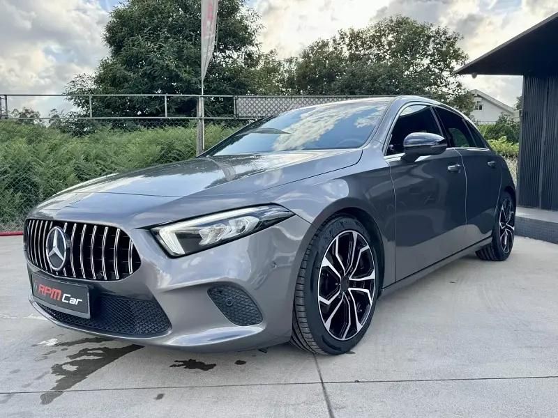Cinzento Usado 2018 Mercedes A180 Style | € 21.999 (Preço justo) - Imagem 1/4