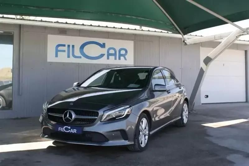 Cinzento Usado 2017 Mercedes A180 Style | € 18.950 (Preço elevado) - Imagem 1/4