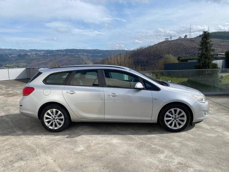Usado Opel Astra Sport 130 HP (95 kW) 2012 Cinzento Carrinha