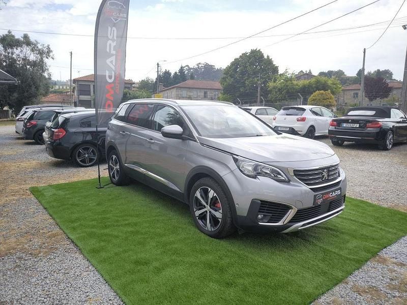 Usado Peugeot 5008 Allure 130 HP (95 kW) 2020 Monovolume