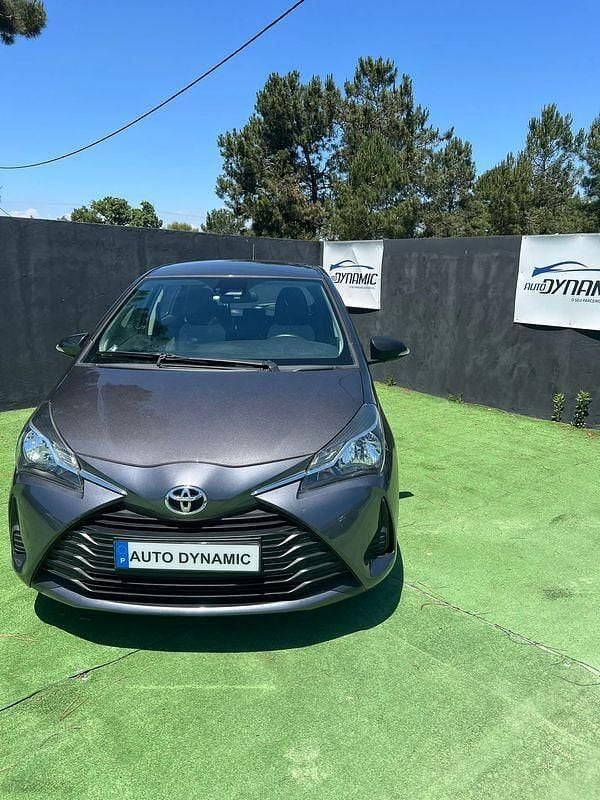 Cinza Usado 2019 Toyota Yaris Comfort | € 15.500 (Preço justo) - Imagem 1/4