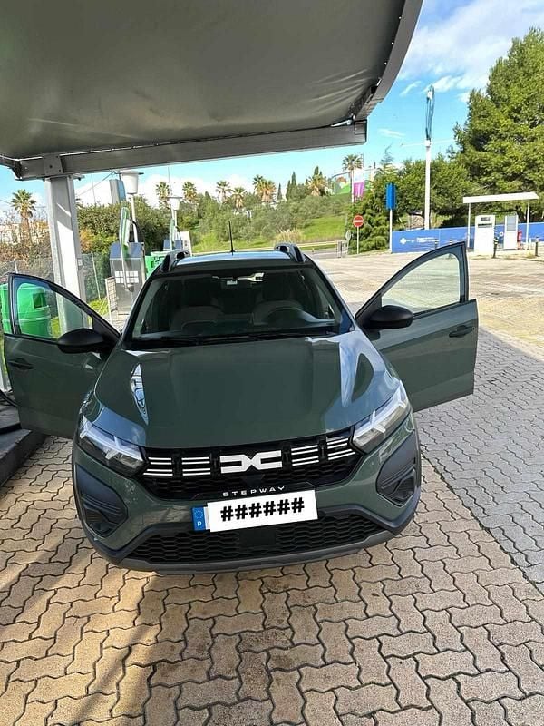 Verde Usado 2024 Dacia Sandero Citadino | € 14.750 (Bom preço) - Imagem 1/4