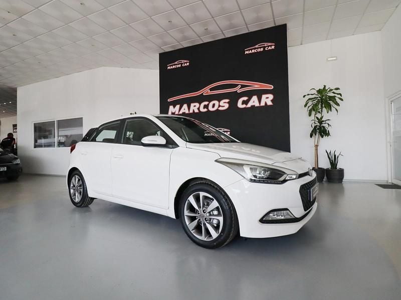 Branco Usado 2015 Hyundai i20 | € 9.900 (Bom preço) - Imagem 1/4