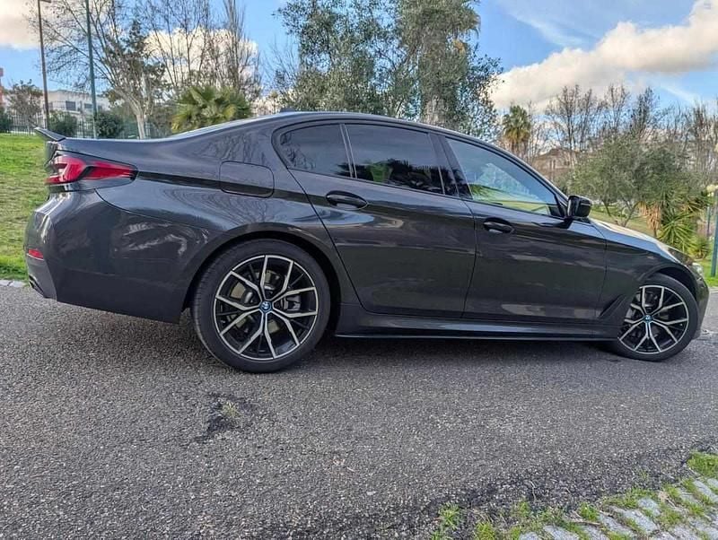 Usado BMW 530 252 HP (185 kW) 2023 Cinzento Sedan