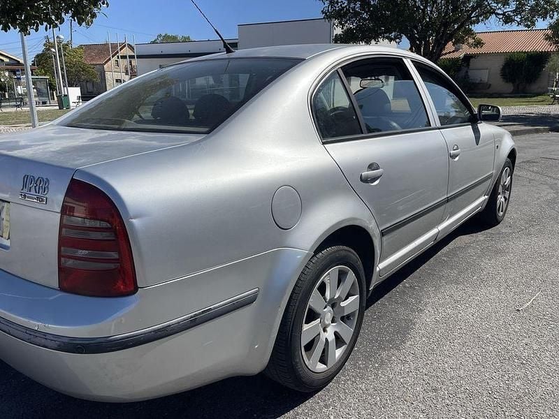 Usado 2002 Skoda Superb | € 2.700 - Imagem 1/4