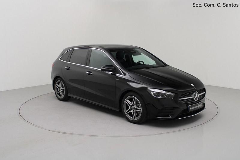 Usado Mercedes B180 AMG 116 HP (85 kW) 2023 Preto Monovolume