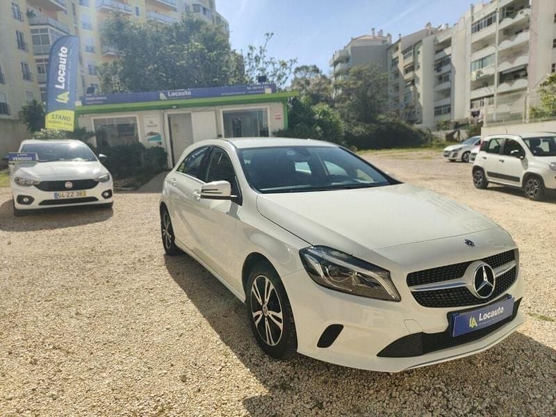 Branco Usado 2017 Mercedes A160 Style Sedan | € 15.000 (Preço justo) - Imagem 1/4