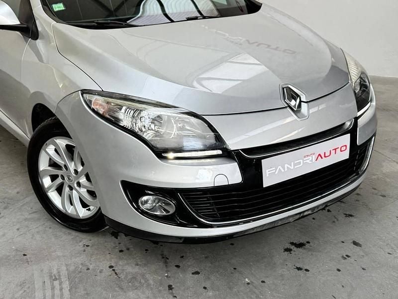 Usado Renault Mégane III 90 HP (66 kW) 2012 Cinza prata