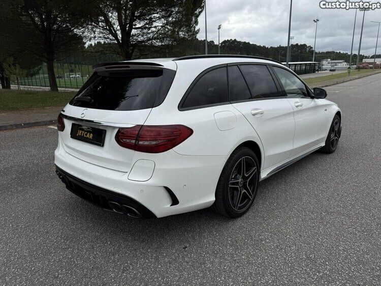 Usado Mercedes C300e AMG 304 HP (223 kW) 2020 Branco Carrinha