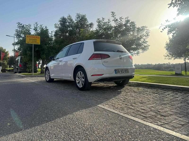 Usado VW Golf VII 116 HP (85 kW) 2018 Branco Citadino