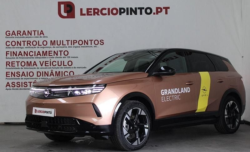 Castanho Novo 2025 Opel Grandland X SUV | € 48.450 - Imagem 1/4