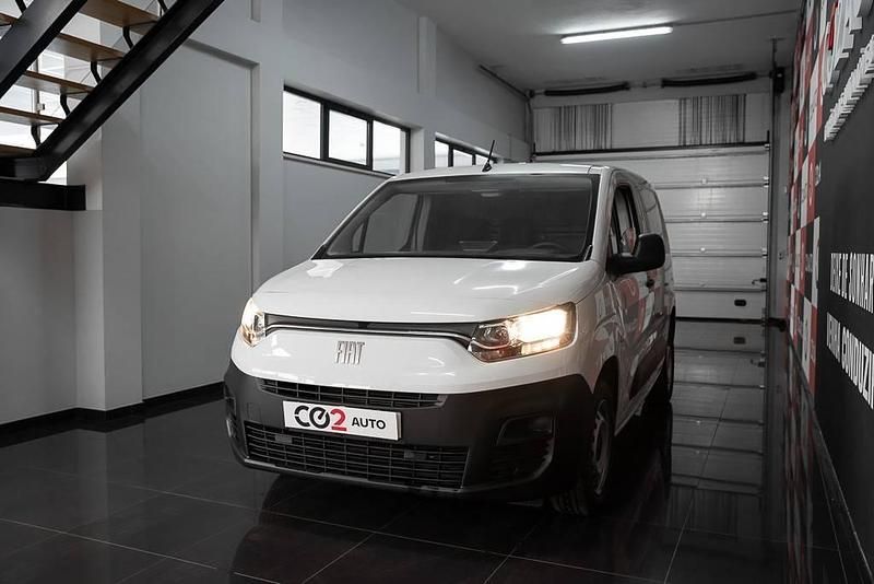 Branco Usado 2023 Fiat Doblò Monovolume | € 19.900 (Preço justo) - Imagem 1/2