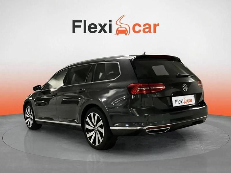 Usado VW Passat 218 HP (160 kW) 2018 Cinzento