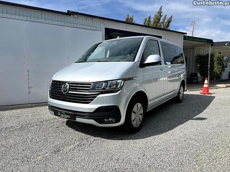 Cinza Usado 2021 VW Caravelle Comfortline Monovolume | € 38.900 - Imagem 1/1