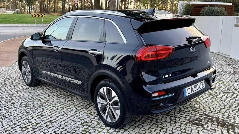 Usado Kia e-Niro Edition 7 150 kW (204 HP) 2021 Azul escuro SUV
