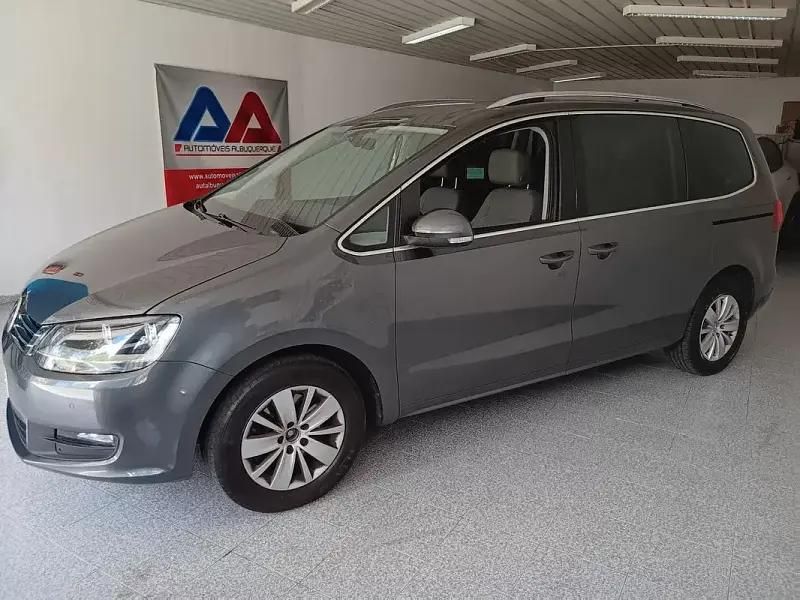 Usado VW Sharan 150 HP (110 kW) 2018 Cinzento Monovolume