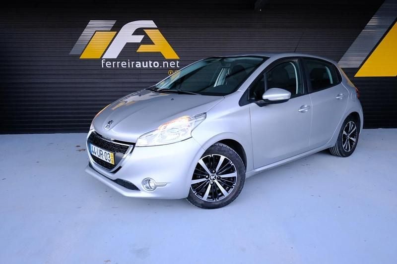 Usado Peugeot 208 Access 68 HP (50 kW) 2014 Cinza Citadino