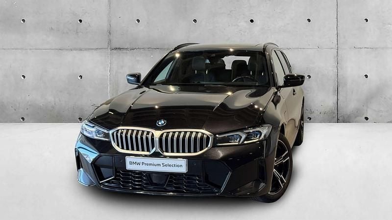 Preto sapphire metalizada Usado 2023 BMW 330e Comfort Edition Carrinha | € 41.900 (Preço justo) - Imagem 1/4