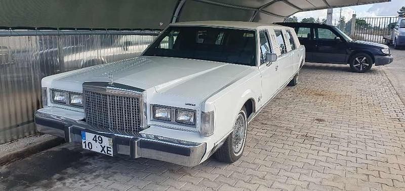 Branco Usado 1987 Lincoln Town Car Sedan | € 17.300 - Imagem 1/4