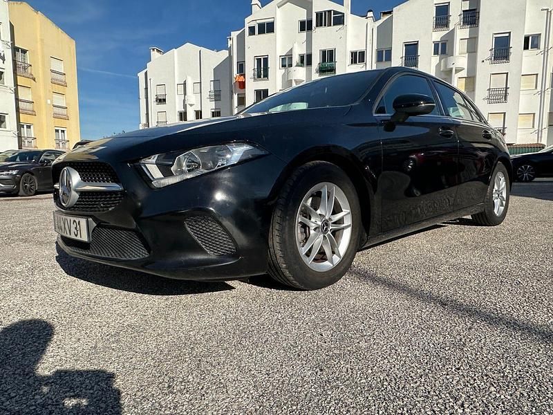 Usado Mercedes A180 Business 116 HP (85 kW) 2019 Preto Sedan