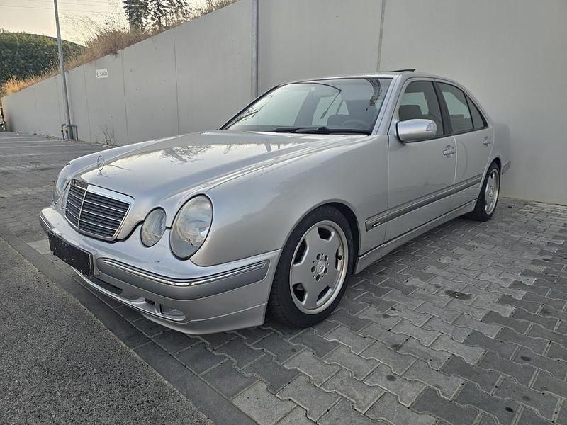 Usado 2002 Mercedes E220 Sedan | € 4.500 (Super Preço) - Imagem 1/4