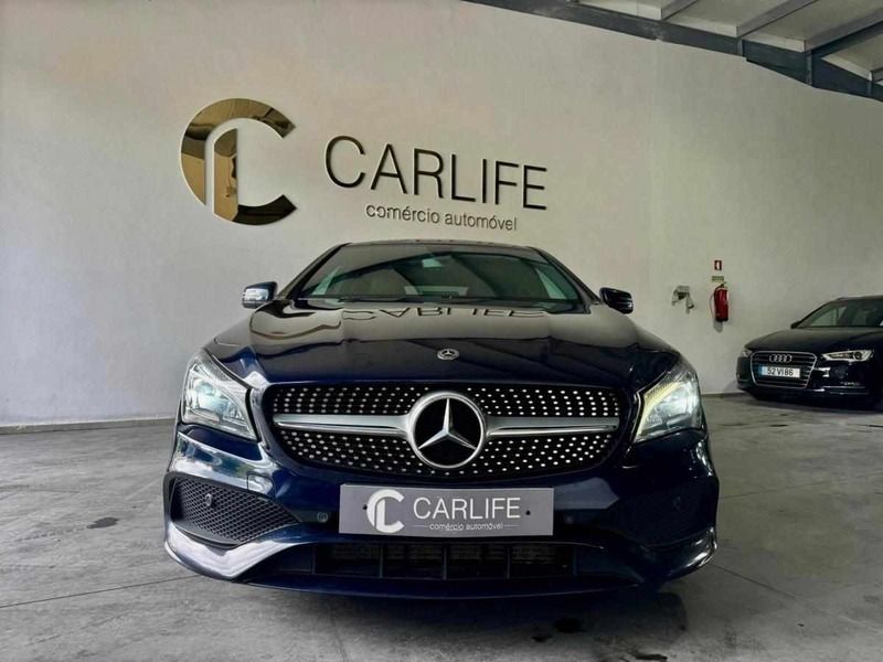 Azul Usado 2018 Mercedes CLA200 | € 24.950 (Caro) - Imagem 1/4