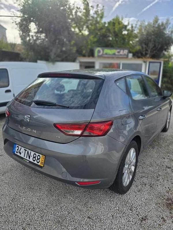 Usado Seat Leon ST 105 HP (77 kW) 2013 Cinzento Carrinha