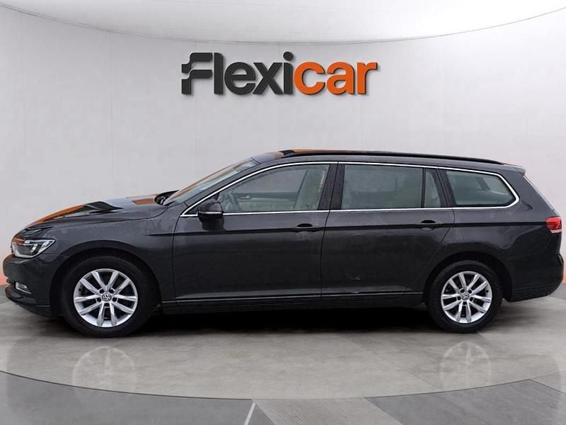 Usado VW Passat 120 HP (88 kW) 2018 Preto Carrinha