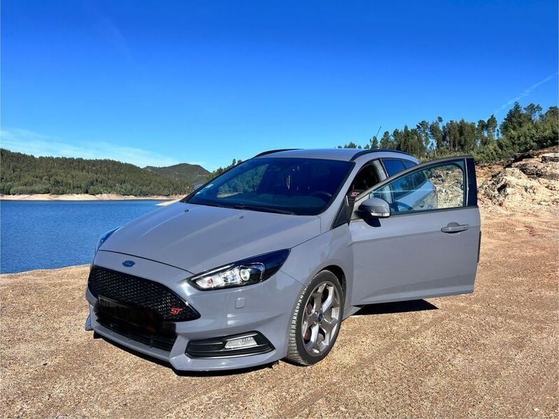 Usado 2015 Ford Focus ST Sedan | € 17.300 - Imagem 1/4