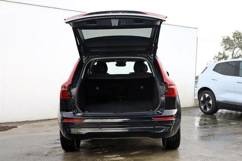 Usado Volvo XC60 Core 350 HP (257 kW) 2025 Preto SUV