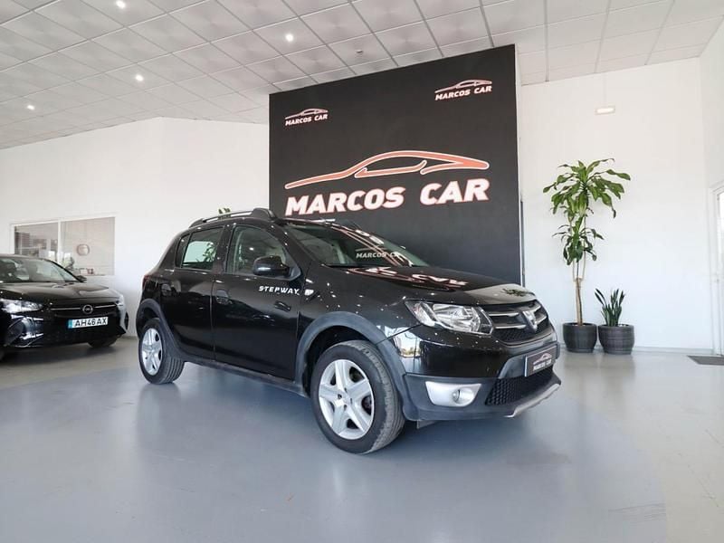 Preto Usado 2015 Dacia Sandero Stepway Citadino | € 12.500 (Preço justo) - Imagem 1/4