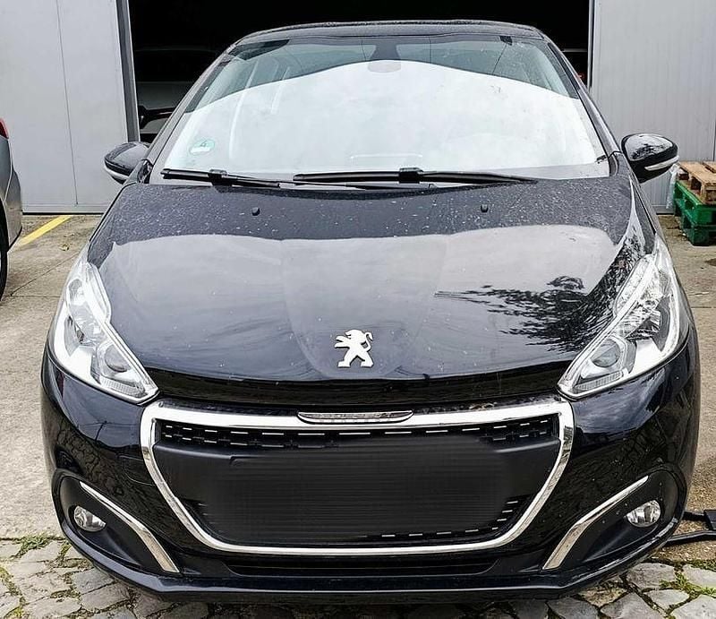 Preto Usado 2019 Peugeot 208 Signature Sky Citadino | € 7.985 (Super Preço) - Imagem 1/4