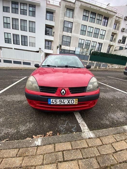 Usado Renault Clio II 75 HP (55 kW) 2004 Sedan