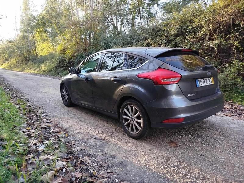 Usado Ford Focus 125 HP (91 kW) 2016 Cinzento Carrinha