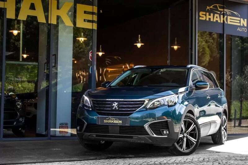 Azul Usado 2019 Peugeot 5008 Active Monovolume | € 18.550 (Preço justo) - Imagem 1/4
