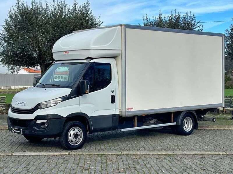 Branco Usado 2018 Iveco Daily Sedan | € 30.900 - Imagem 1/4