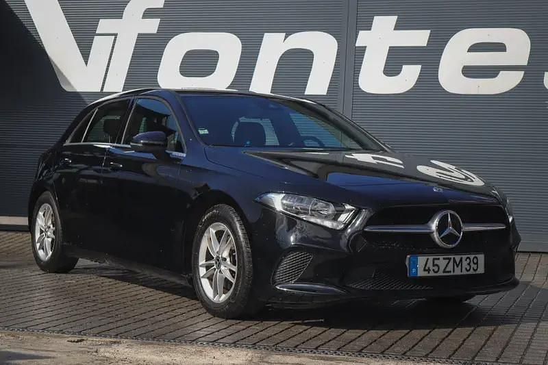 Usado Mercedes A180 Style 116 HP (85 kW) 2019 Preto Citadino