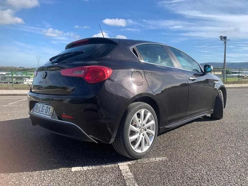 Usado Alfa Romeo Giulietta 105 HP (77 kW) 2011 Preto Citadino