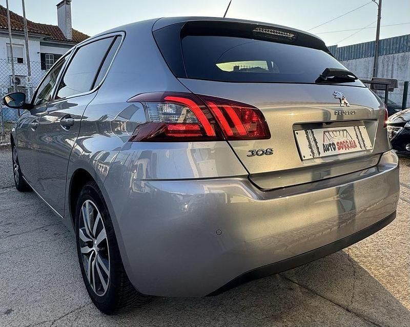 Usado Peugeot 308 Allure 110 HP (80 kW) 2018 Sedan
