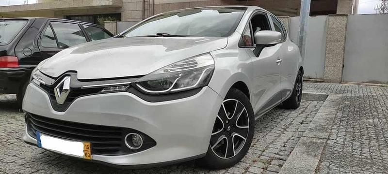 Cinzento Usado 2015 Renault Clio IV Citadino | € 7.750 (Bom preço) - Imagem 1/4