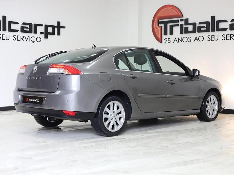 Usado Renault Laguna III 150 HP (110 kW) 2007 Cinza Sedan