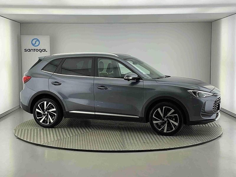 Cinzento Usado 2024 MG ZS Luxury Sedan | € 27.490 - Imagem 1/4