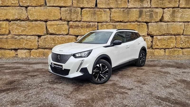 Branco Usado 2023 Peugeot e-2008 Allure SUV | € 23.750 (Preço justo) - Imagem 1/4