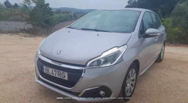 Cinzento Usado 2018 Peugeot 208 Active Citadino | € 11.750 (Preço justo) - Imagem 1/4