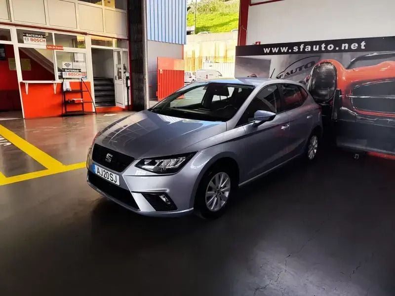 Cinzento Usado 2021 Seat Ibiza Style Citadino | € 14.990 (Preço justo) - Imagem 1/4