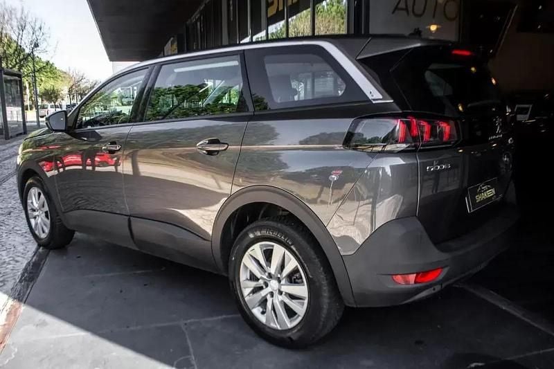 Usado Peugeot 5008 Active 130 HP (95 kW) 2022 Cinza antracite Monovolume