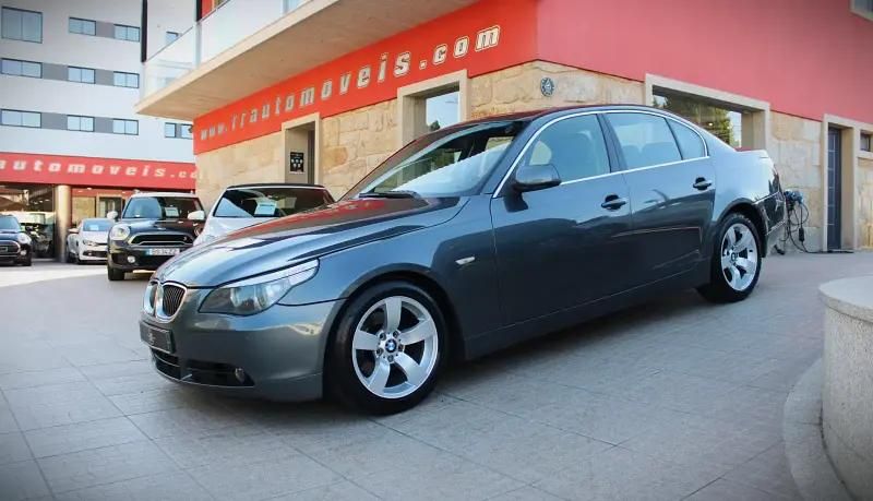 Cinzento Usado 2005 BMW 525 Sedan | € 8.990 (Preço elevado) - Imagem 1/4
