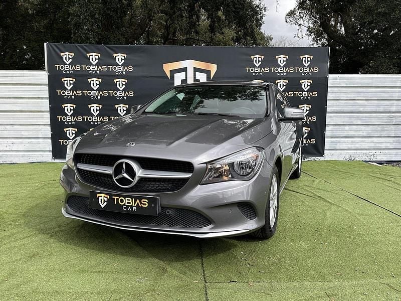 Cinza Usado 2018 Mercedes CLA180 Style Sedan | € 19.900 (Bom preço) - Imagem 1/4