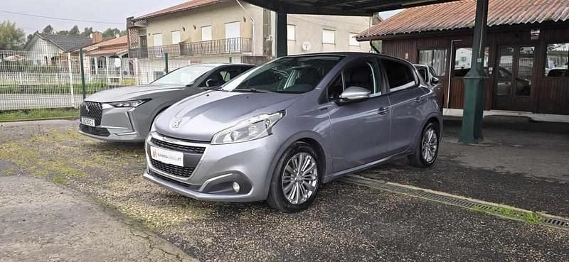 Usado Peugeot 208 102 HP (75 kW) 2019 Cinzento Citadino