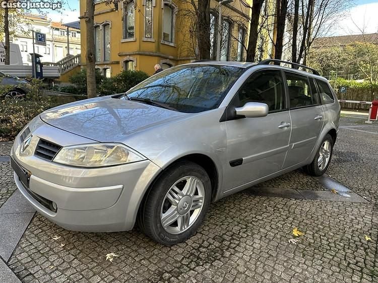 Cinza Usado 2005 Renault Mégane GrandTour Dynamique Carrinha | € 3.450 (Preço justo) - Imagem 1/1